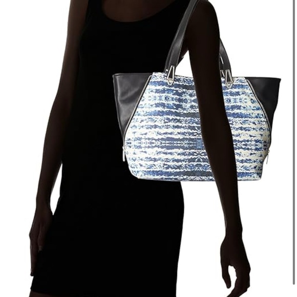 NWT Danielle Nicole Tarah Tote Bag with Side Zipper Expansion - Picture 2 of 8